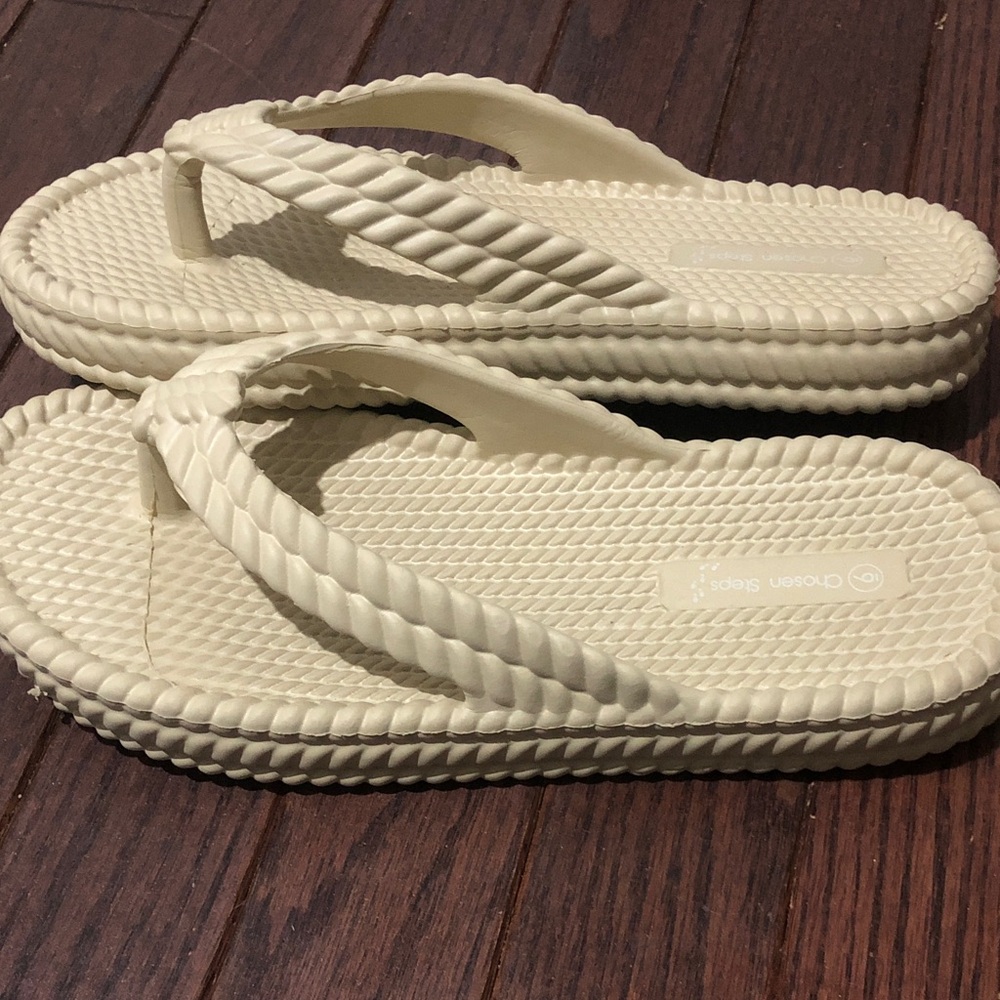 Ivory Rope-Texture Platform Flip Flops - Picture 4 of 6